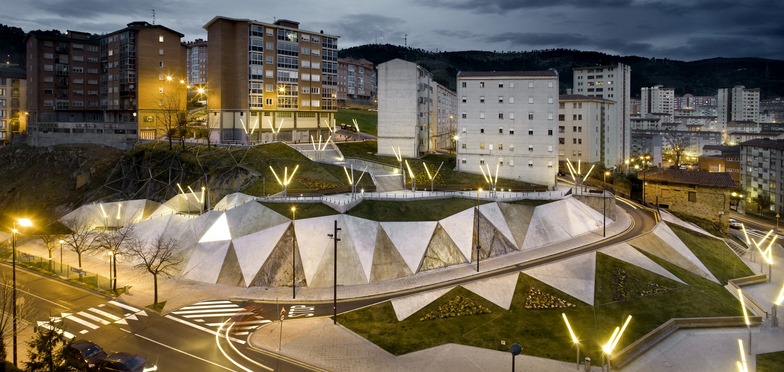 Viviendas Municipales de Bilbao recibe un premio por su actuación de rehabilitación y revitalización urbana en Otxarkoaga