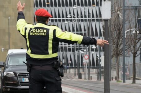 Campaña de la Policía Municipal de Bilbao para prevenir la vigilancia y control del uso del teléfono móvil y otros dispositivos