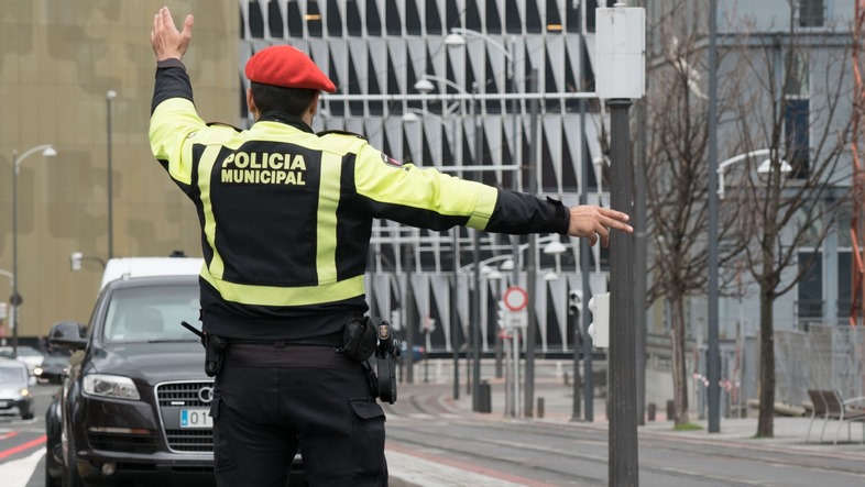  Campaña de la Policía Municipal de Bilbao para prevenir la vigilancia y control del uso del teléfono móvil y otros dispositivos