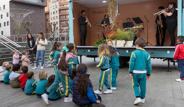  Una Music Truck recorre estos días los barrios de Bilbao como previa del Festival Musika-Música